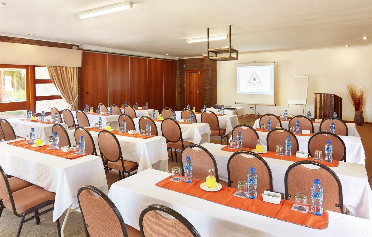 First Group Qwantani Hotel Harrismith Ngoại thất bức ảnh